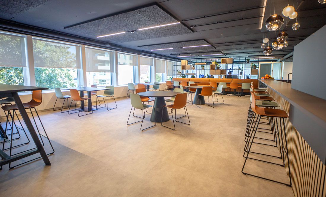 Kantine inrichting door Havic Kantoormeubelen - Havic Kantoormeubelen